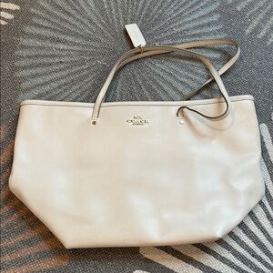 LEATHER TOTE IN CHALK  WHITE
